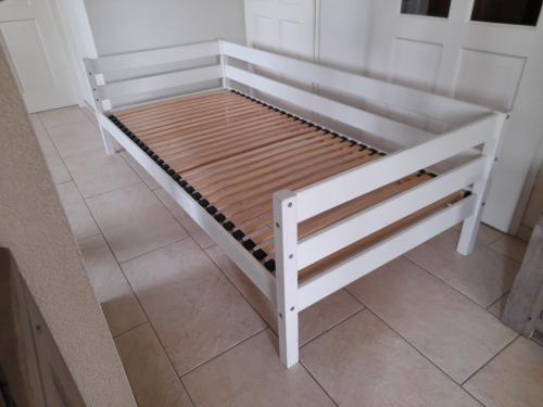 1 Persoons bed (in goede staat ) 90 x 200