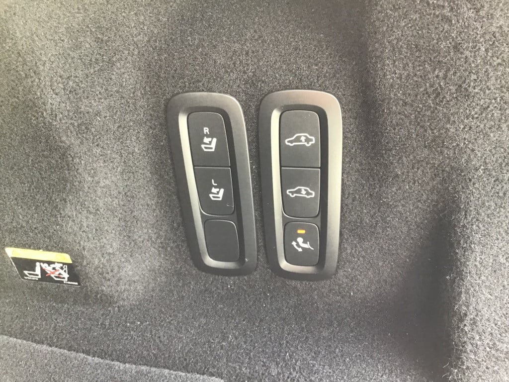 Volvo XC60 t8 390pk recharge mo.pro leder/luchtvering/h.k. audio/360 camera