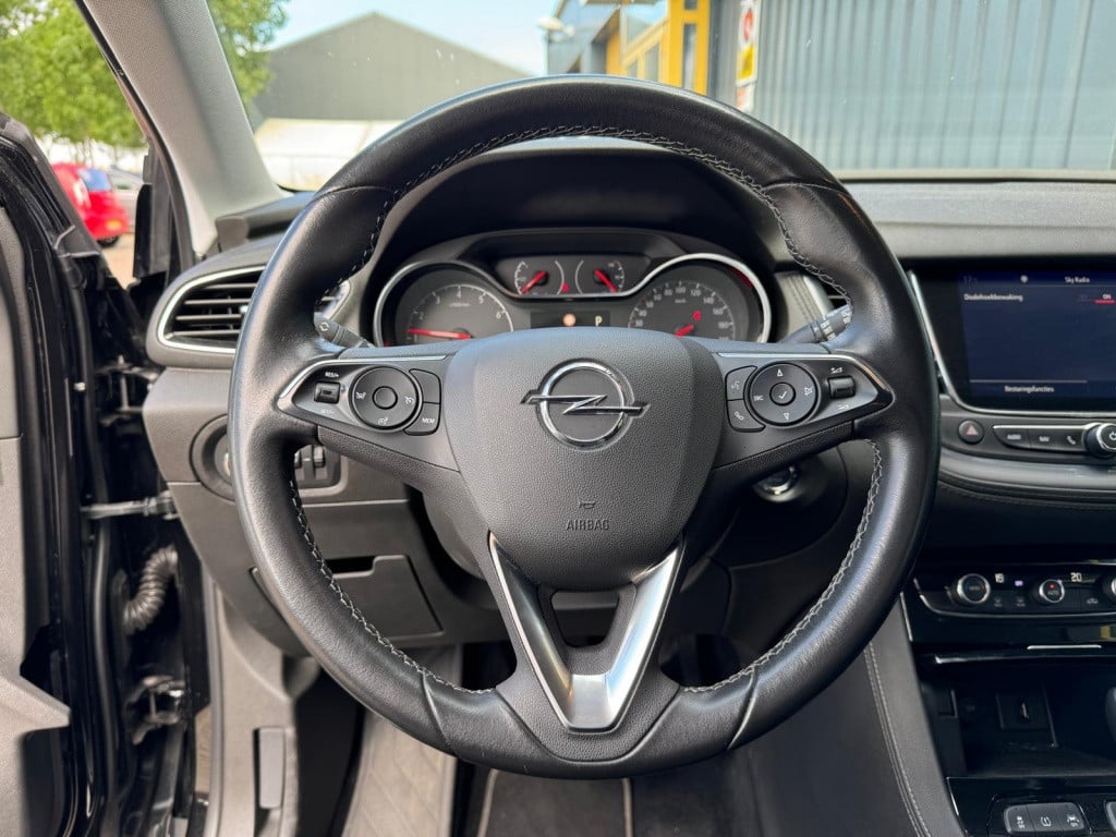 Opel Grandland X 1.2 turbo bus. ex.