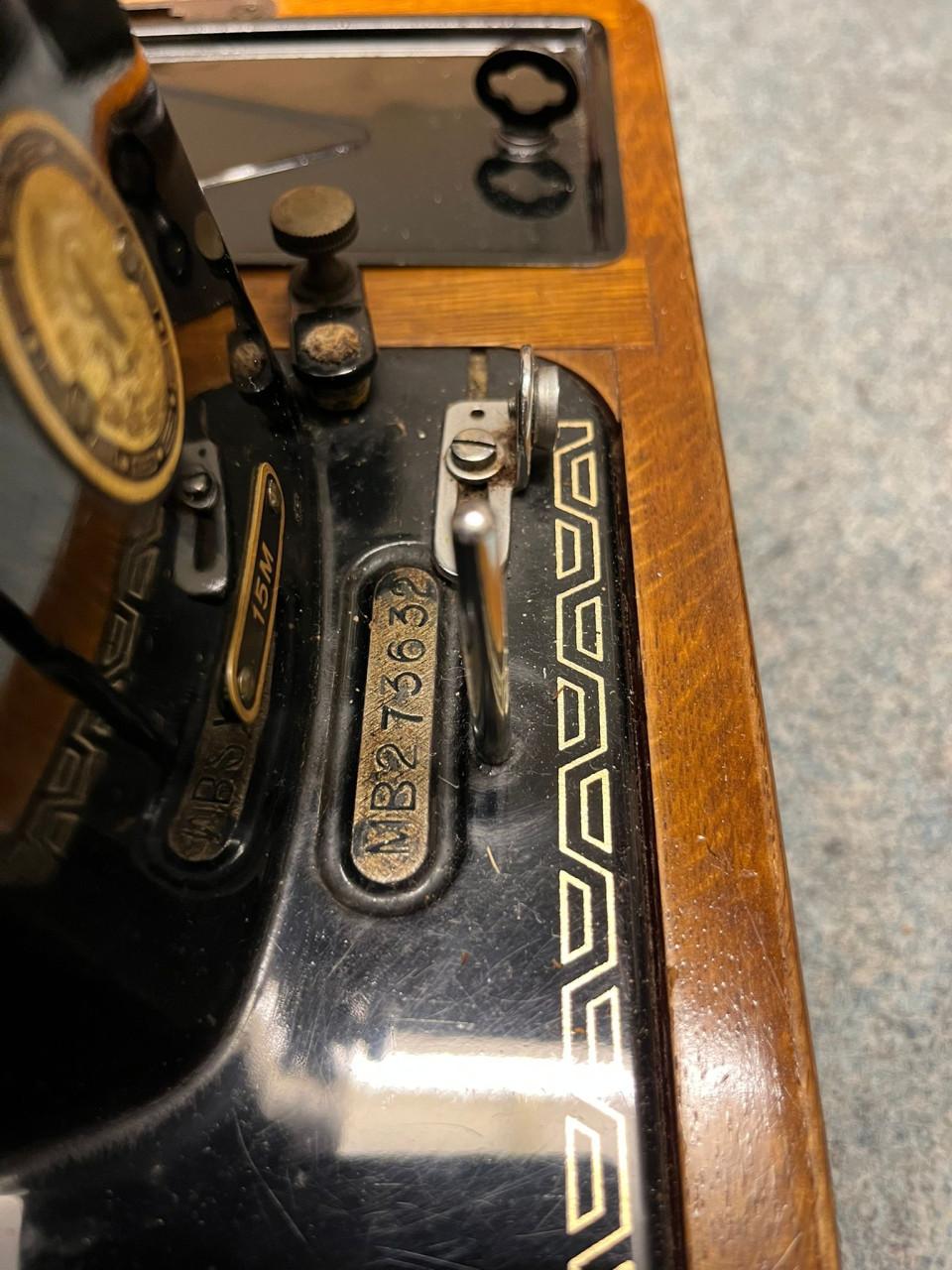 Singer M 15 hand naaimachine compleet