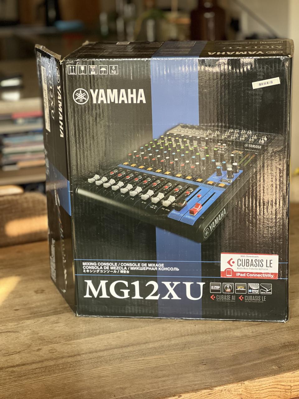 Yamaha MG12XU  mixer
