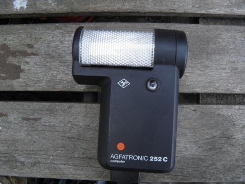 Flitser agfatronic 252 c voor analoge camera werkt