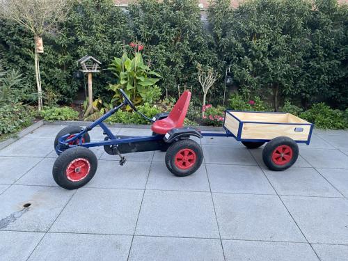 Skelter ( mammoet) met kar.