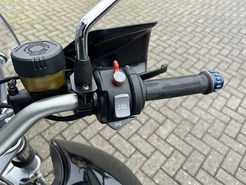 BMW R1200R Classic bj. 2012 met maar 29 dkm, kofferset etc. Topper! €7250,-