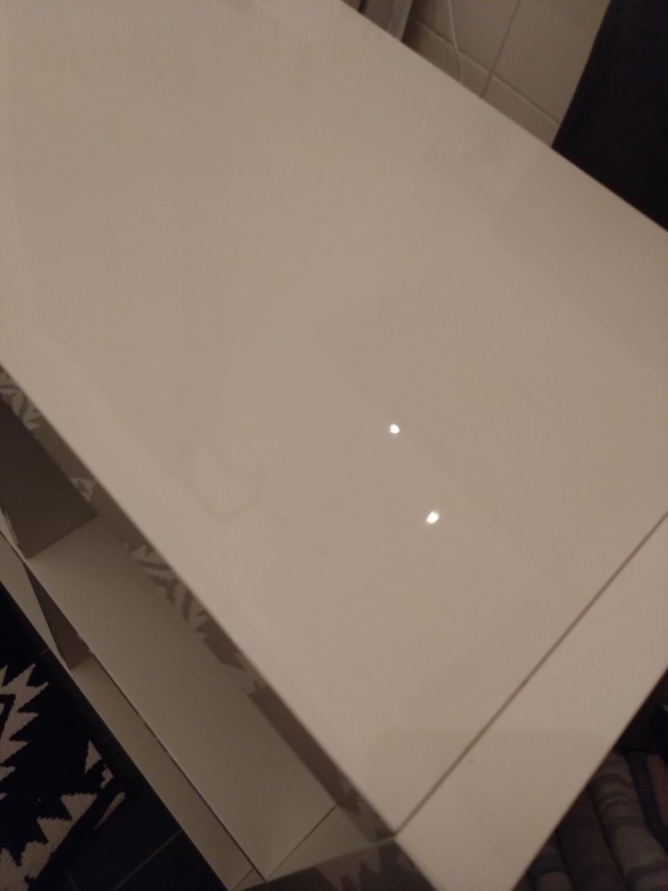 Hoogglans wit vakkenkast Ikea Kallax