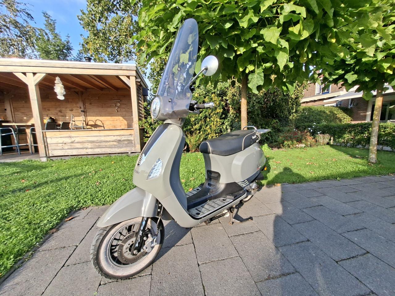 Te koop snor scooter.