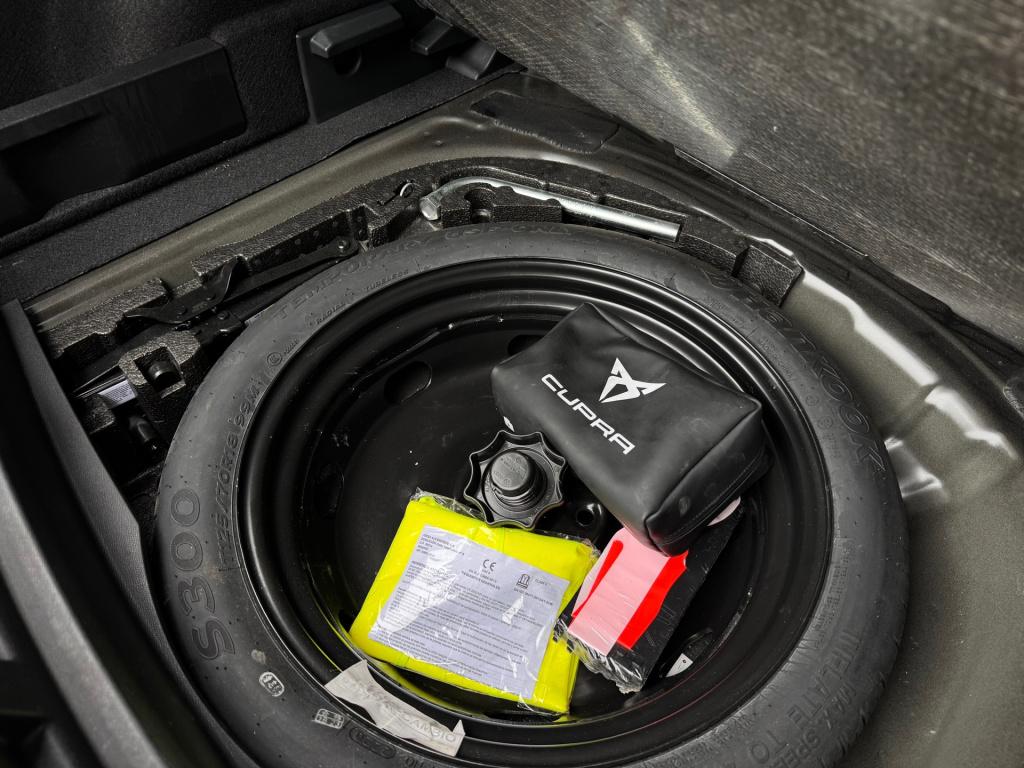 Cupra Formentor 1.5 tsi * camera * sfeerverlichting * acc * 18 inch
