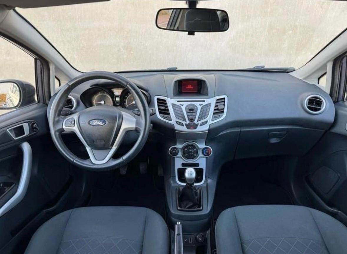 Zeer nette Ford Fiesta met 92.000km (usb,bluetooth en stoelverwarming)