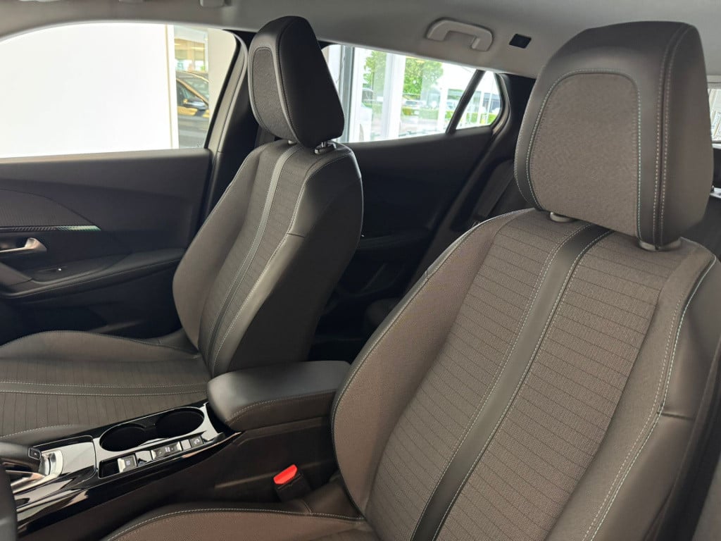 Peugeot 2008 1.2 puretech allure pack