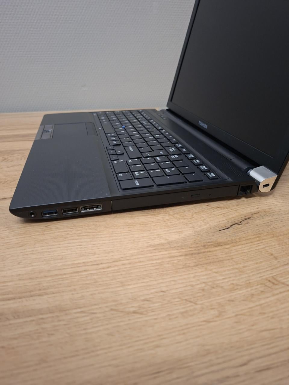 Toshiba Tecra     i5    250GB SSD