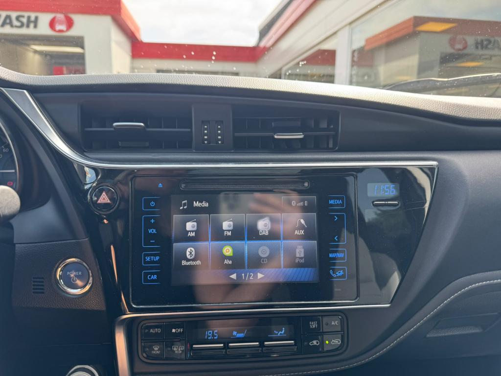 Toyota Auris touring sports 1.8 hybrid lease