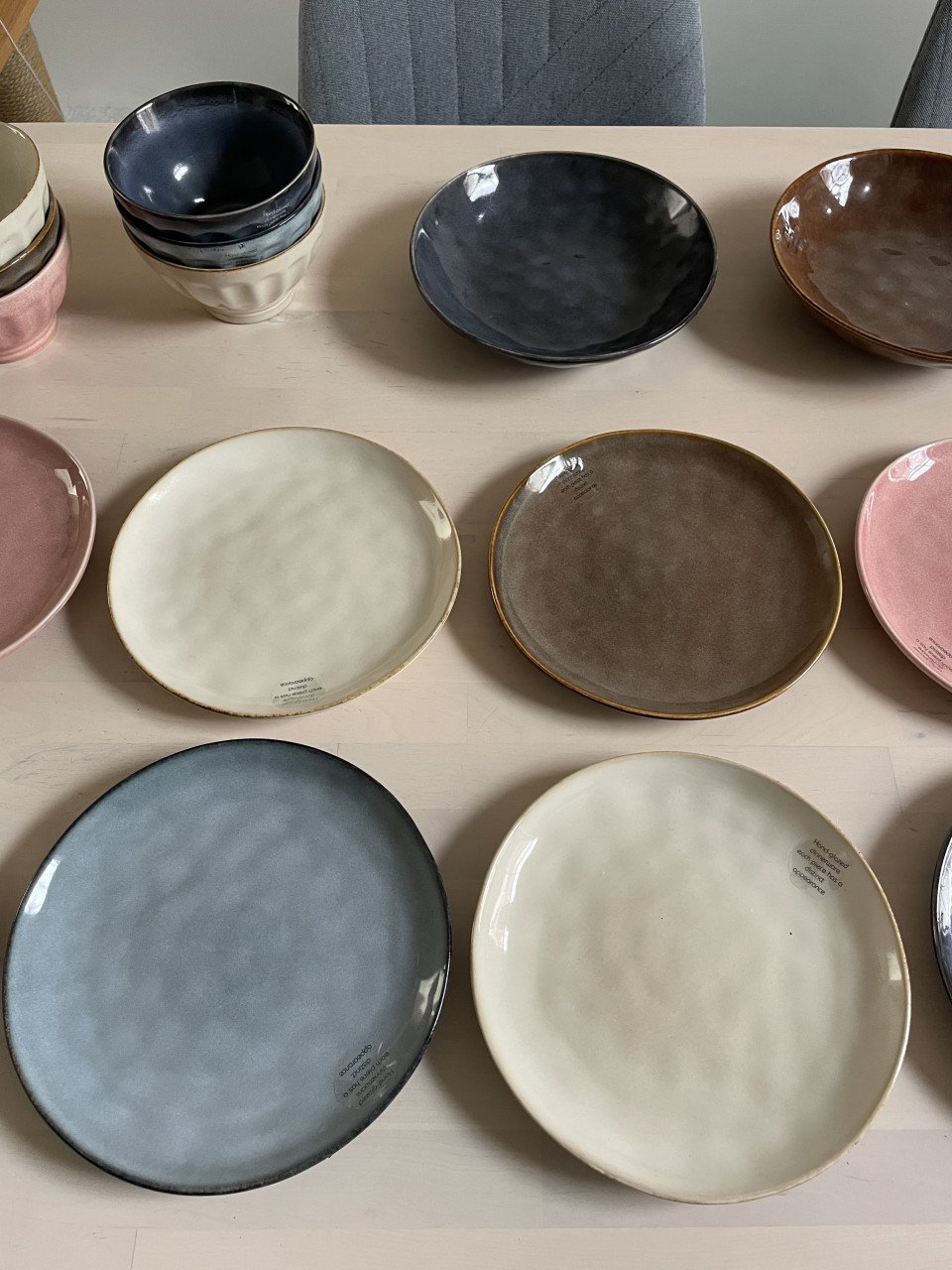 Nieuw aardewerk servies Action