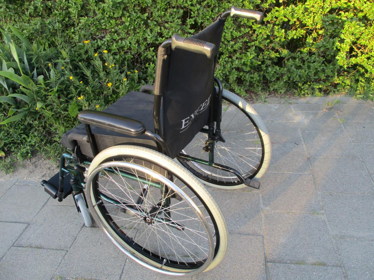 Te koop mooie degelijke  Exel van Os  rolstoel met kussen