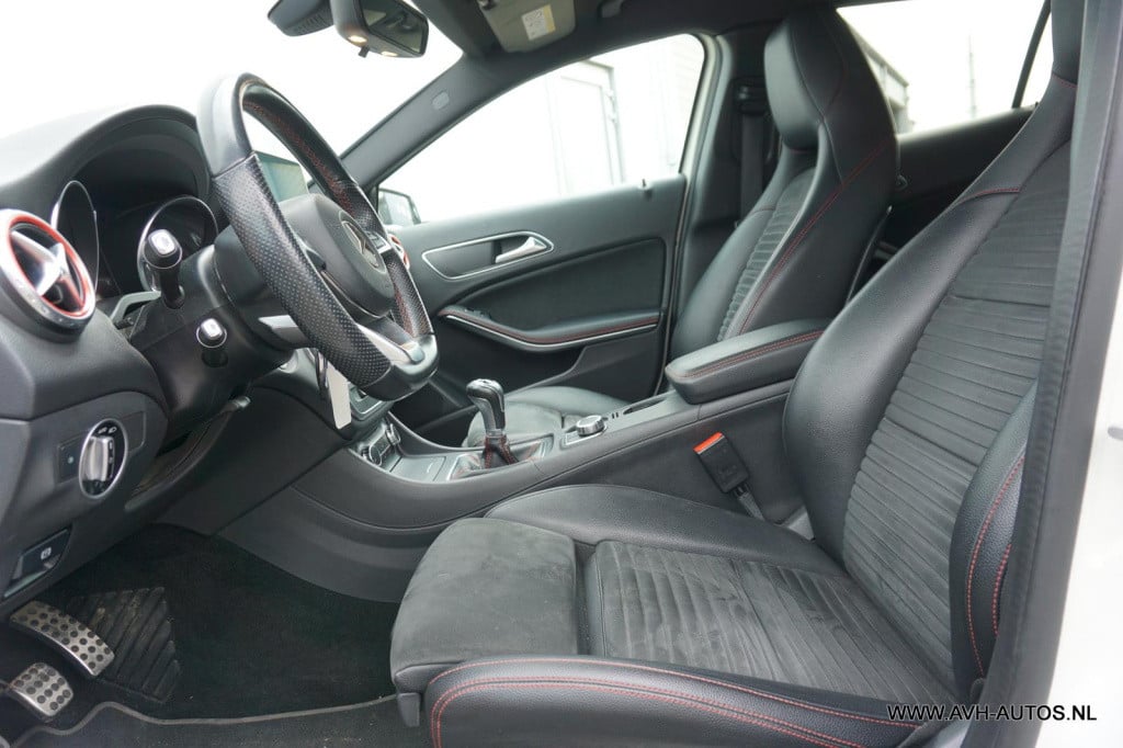 Mercedes-Benz Gla-klasse 180 business solution amg
