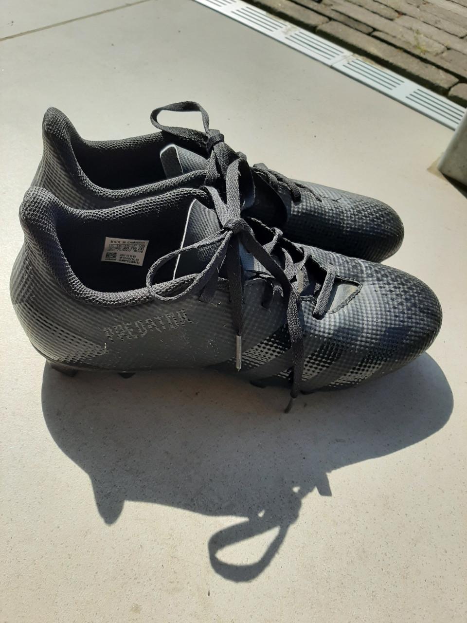Voetbalschoenen Adidas maat 40