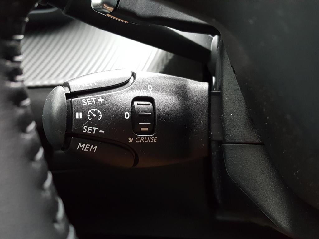 Peugeot 2008 1.2 hybrid 145pk e-dcs6 allure apple carplay & android auto | 