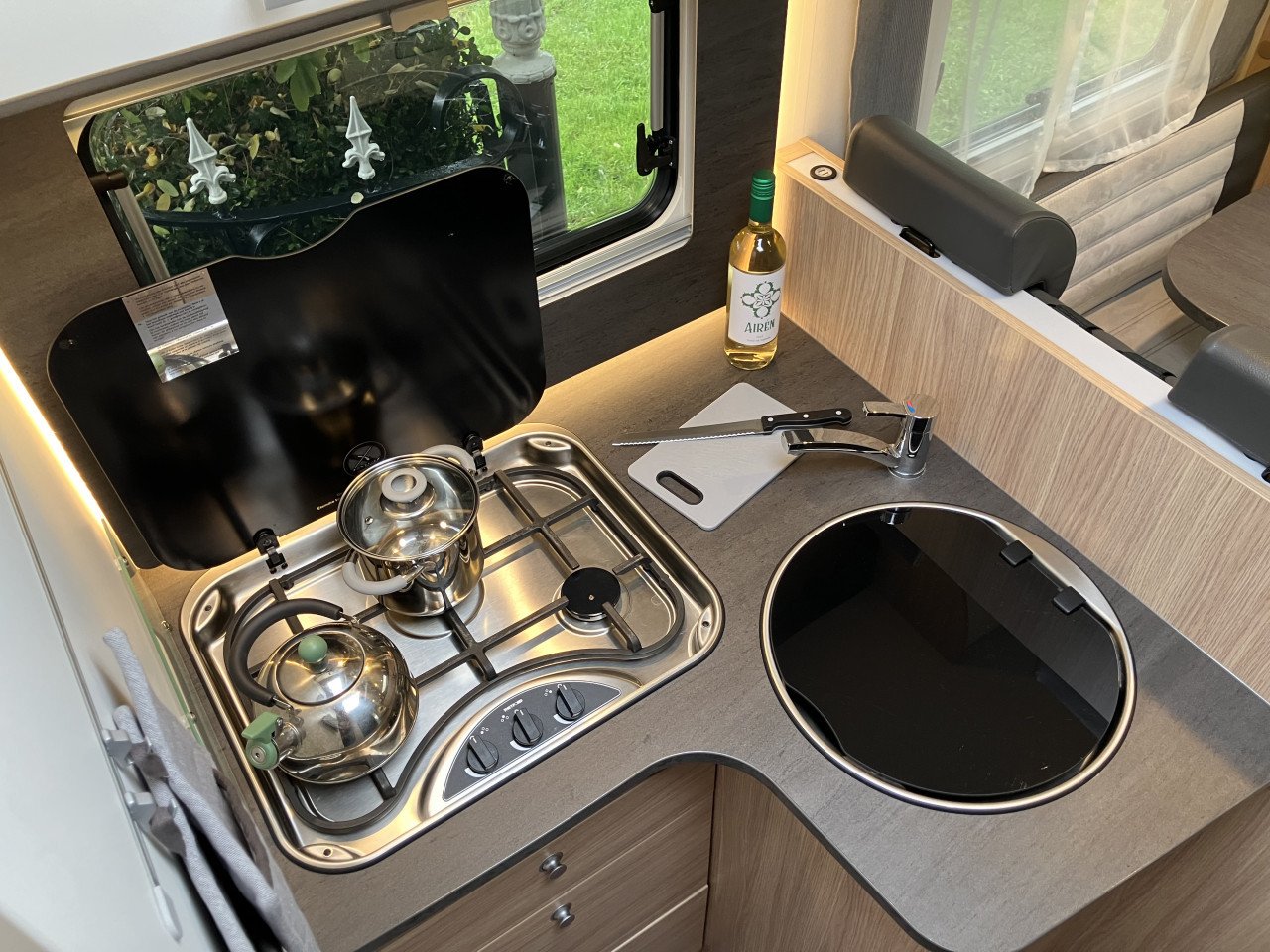 Prachtige 4 pers. automaat camper huren / Te koop Camper Sunlight T68