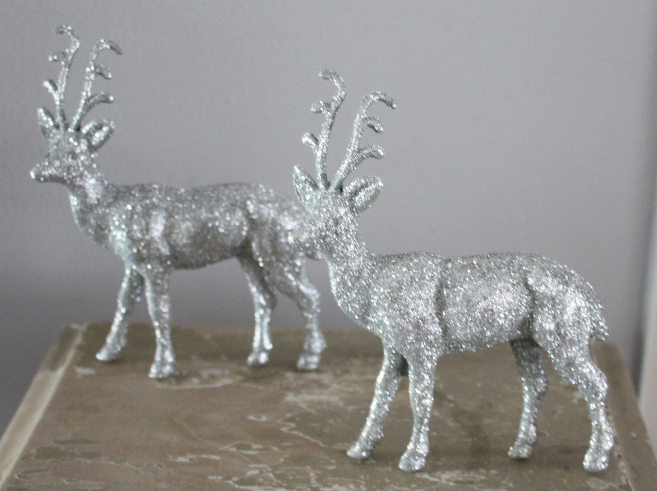 Set van 2 glitter herten zilverkleur