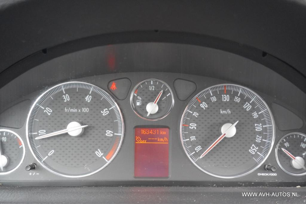 Peugeot 407 coupé 2.2-16v référence