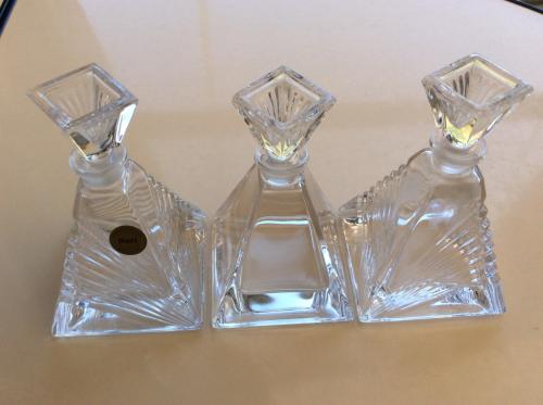 3 Bari 24% loodkristallen karafjes. Hoogte incl. stop 13 cm.