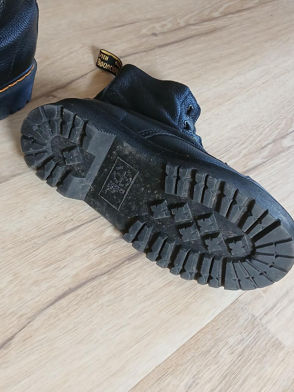 Te koop, Dr.Martens