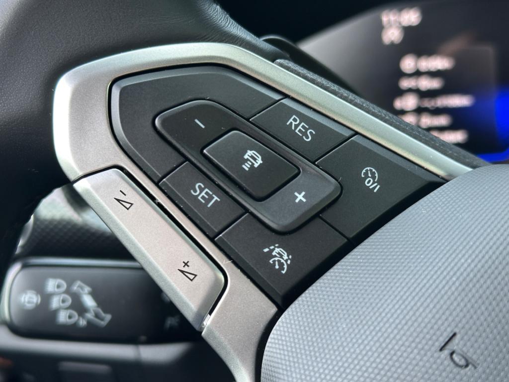 Volkswagen T-cross 1.5 tsi 150pk dsg r-line | camera | trekhaak | navi | iq