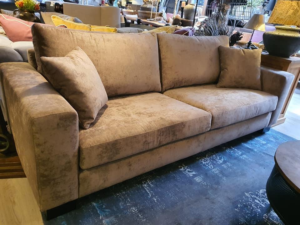 HOEK/LOUNGEBANK IN ALPHINE BROWN SHOWMODEL (RECHTS) NU MAAR €1599,-F 6+7 NU