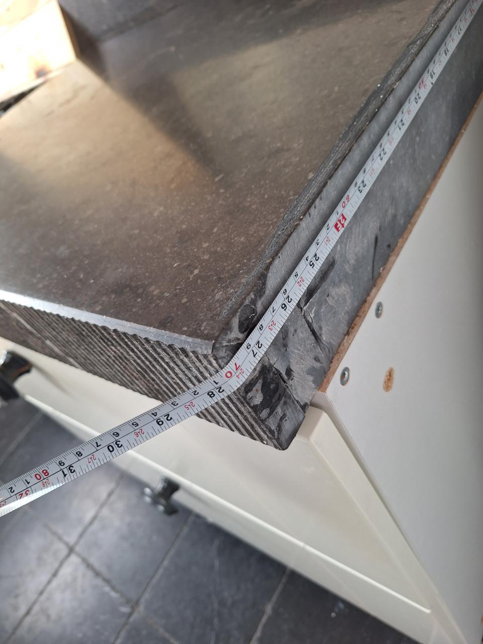 Hardstenen keukenblad MOET WEG