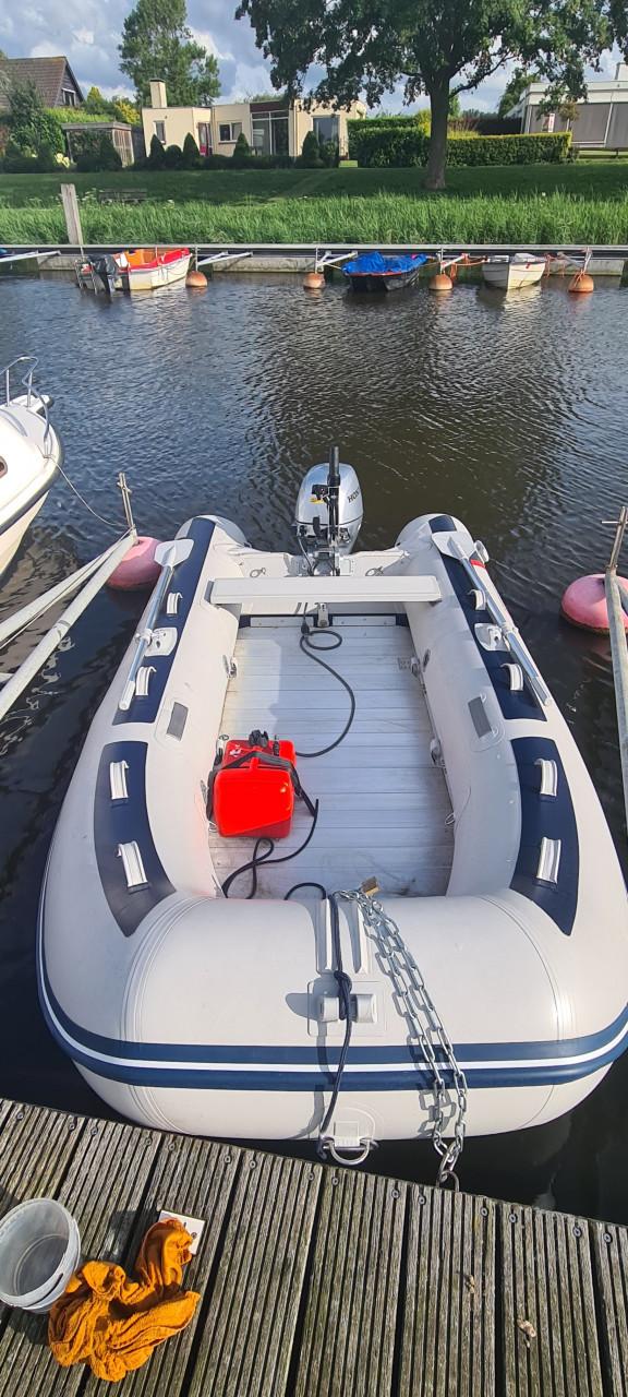 Rubberbootje + 8pk motor