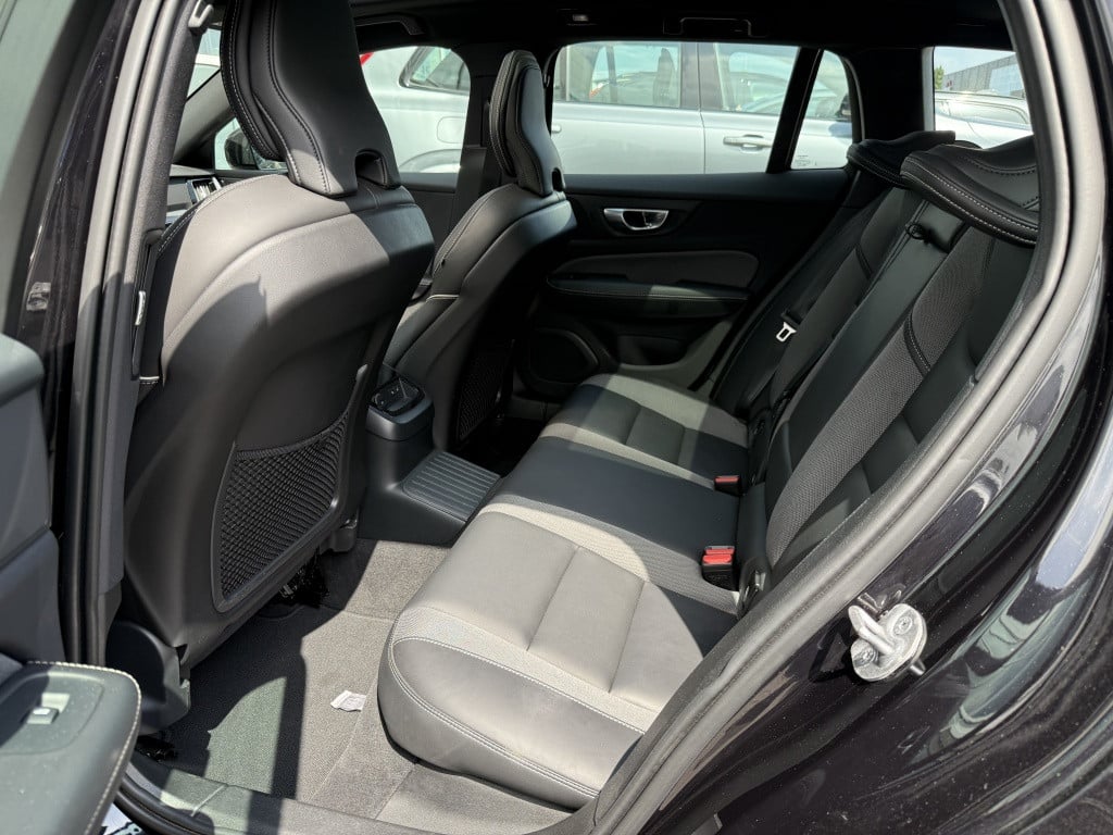 Volvo V60 t6 398pk recharge plus dark| panodak| adap.cruise| trekhaak| cam