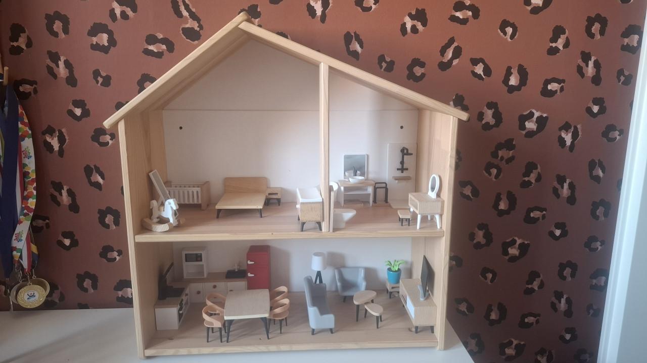 Poppenhuis incl meubels