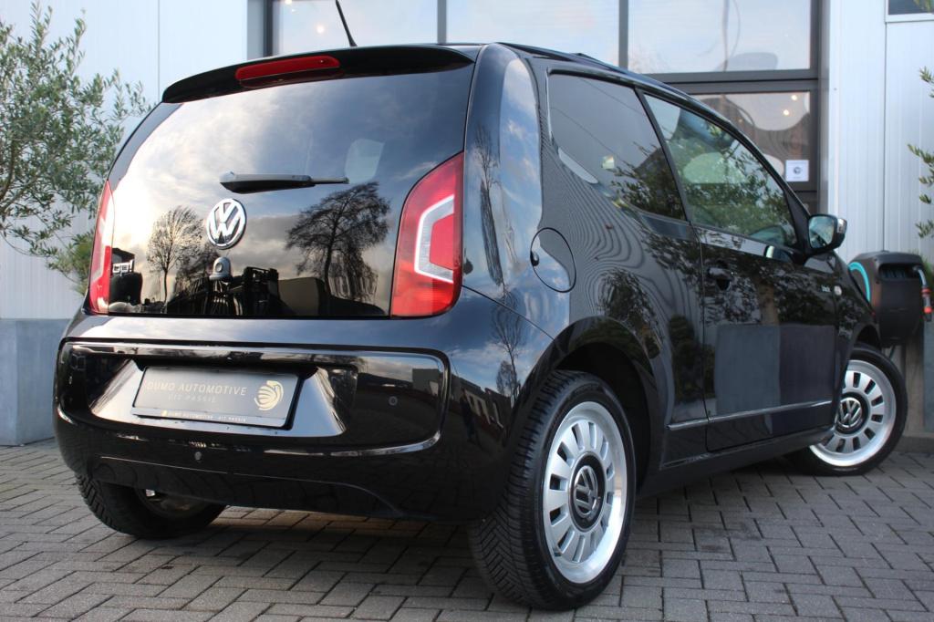 Volkswagen UP! 1.0 black-edition - panoramadak - leer - leder - cruise cont