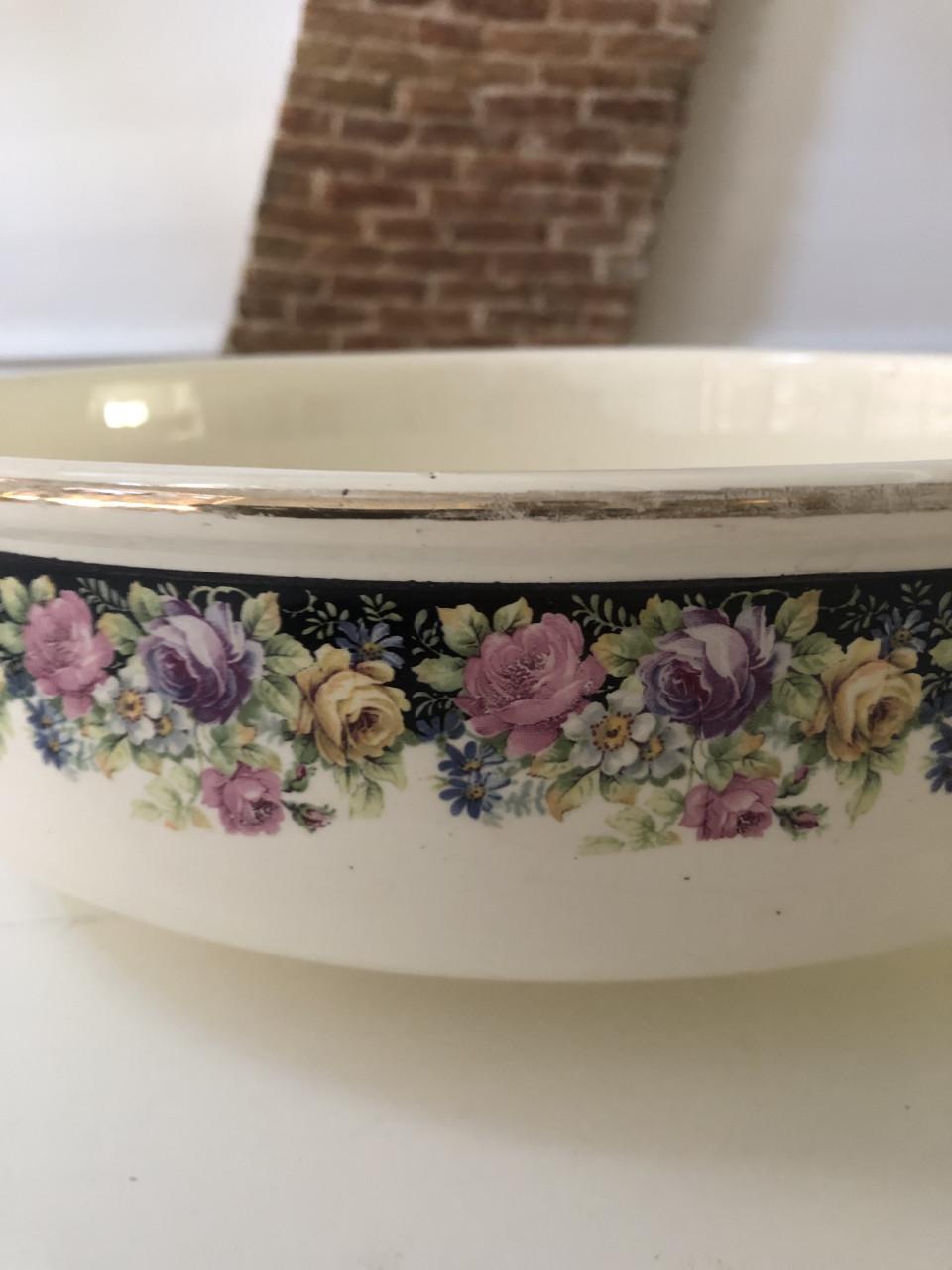 Mooie brocante lampet schaal met bloemenrand