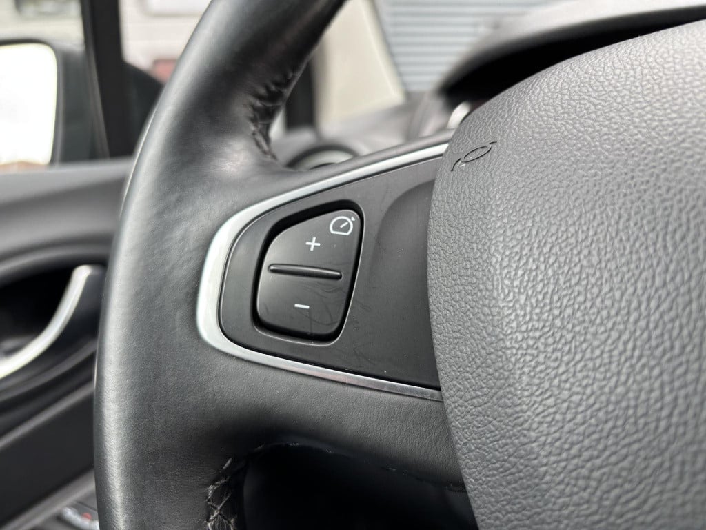Renault Captur 0.9 tce intens | navigatie | camera | dodehoek detectie | le