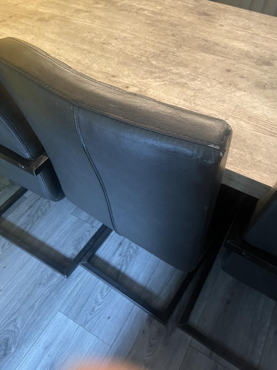Eettafel met stoelen