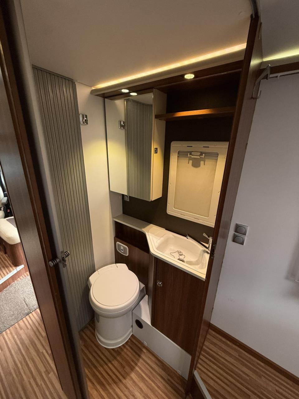 Adria Onbekend matrix m 670 sc