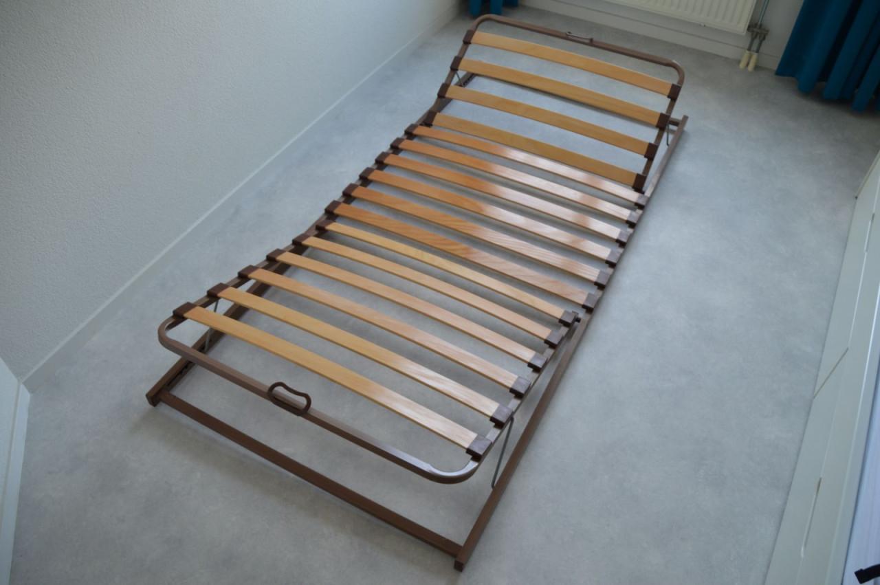 Lattenbodems, metaal+hout, 90x200 cm.