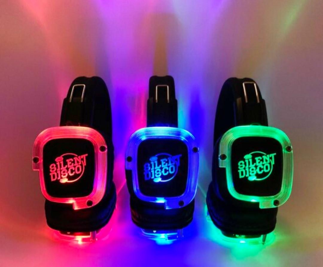 Boek nu de goedkoopste en de leukste Silend-disco van zeeland.