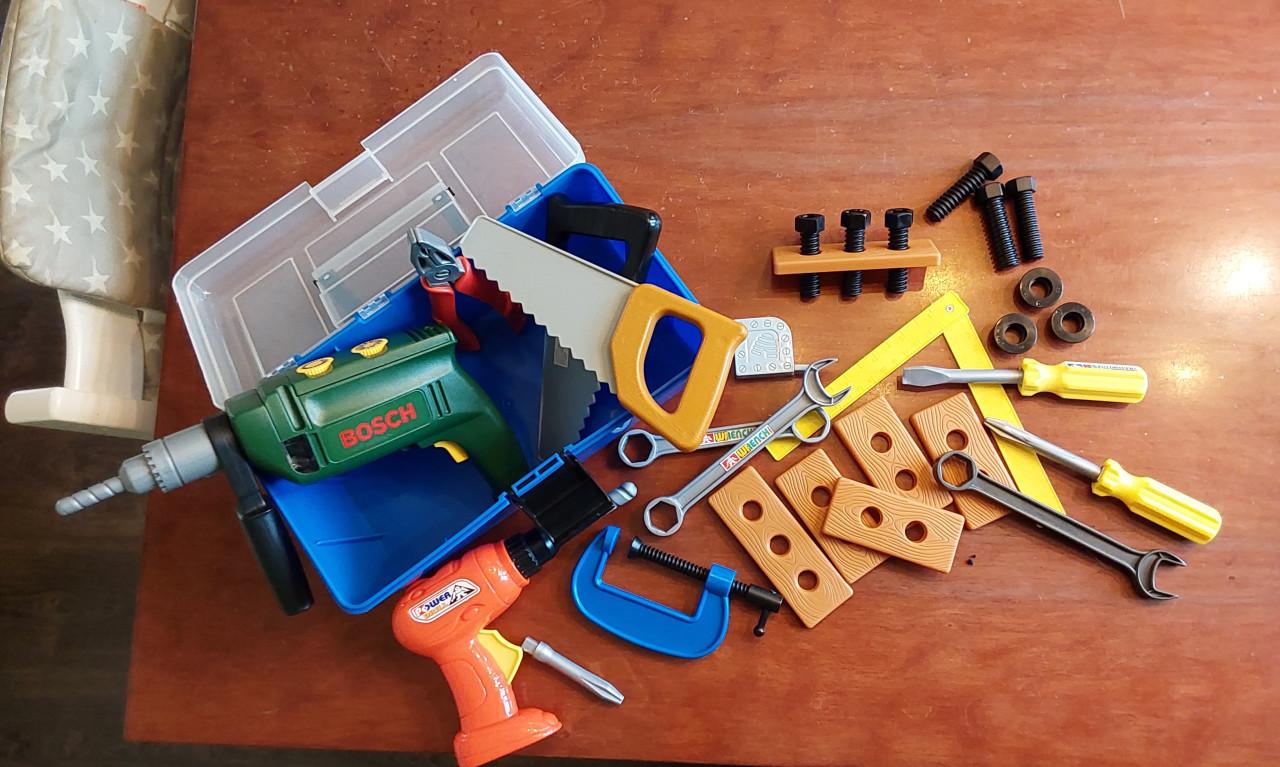 Speelgoed gereedschapskoffer met diverse gereedschap en extra gereedschap