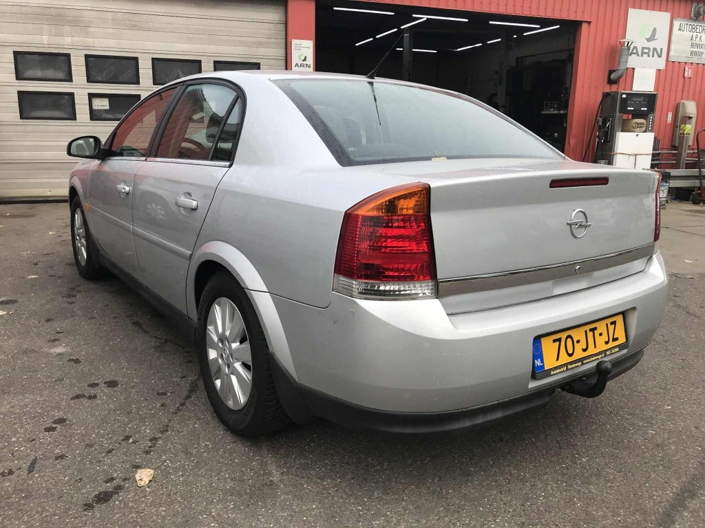 Opel Vectra 1.8-16v elegance