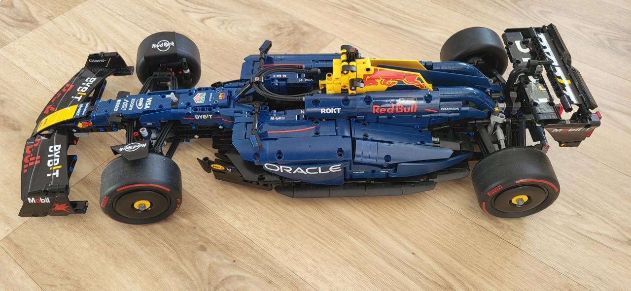 Red Bull 20 van Max Verstappen van Lego Technic (42206)