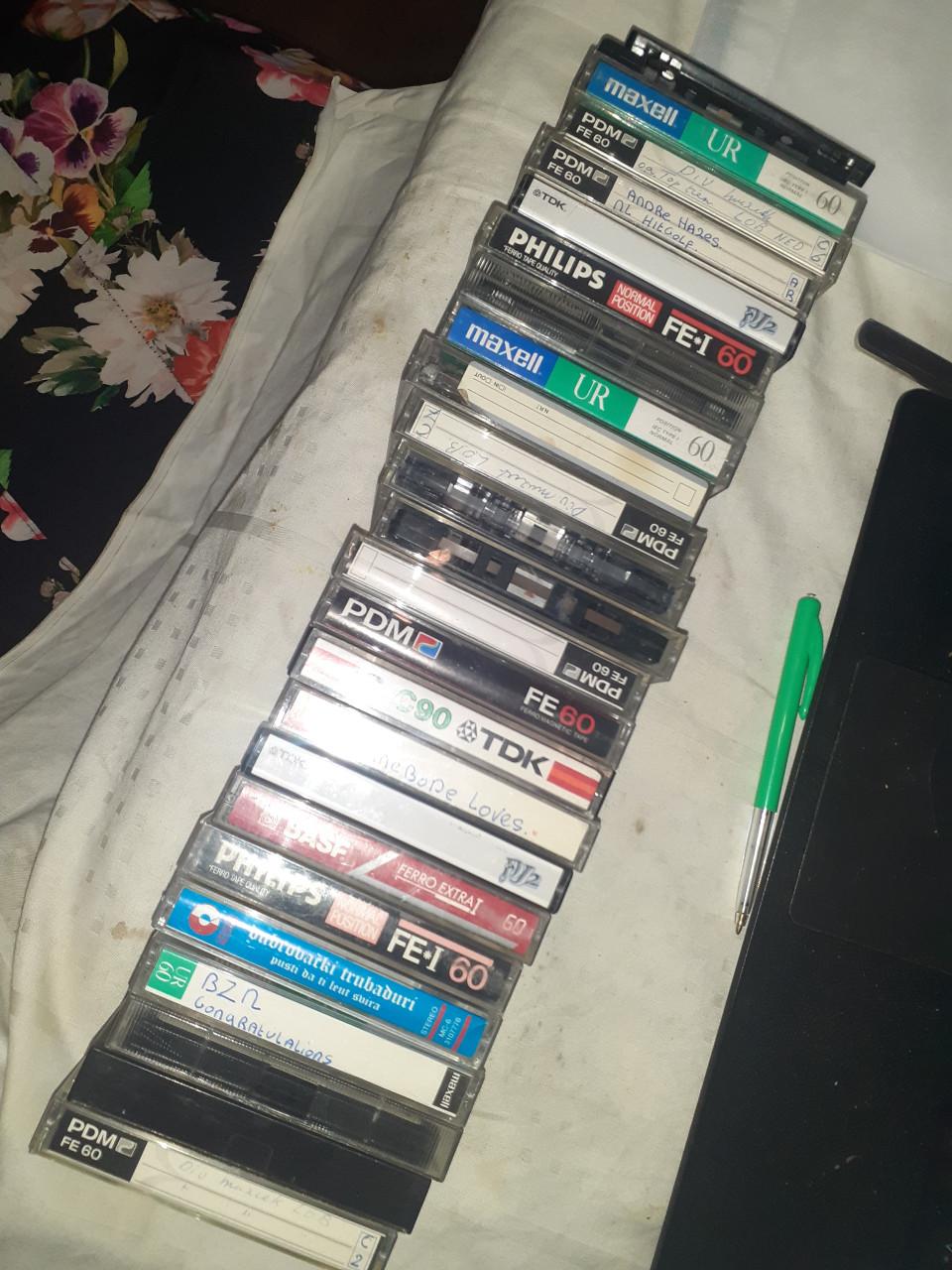 2 X Radio / Casette recorder met veel Casette bandjes