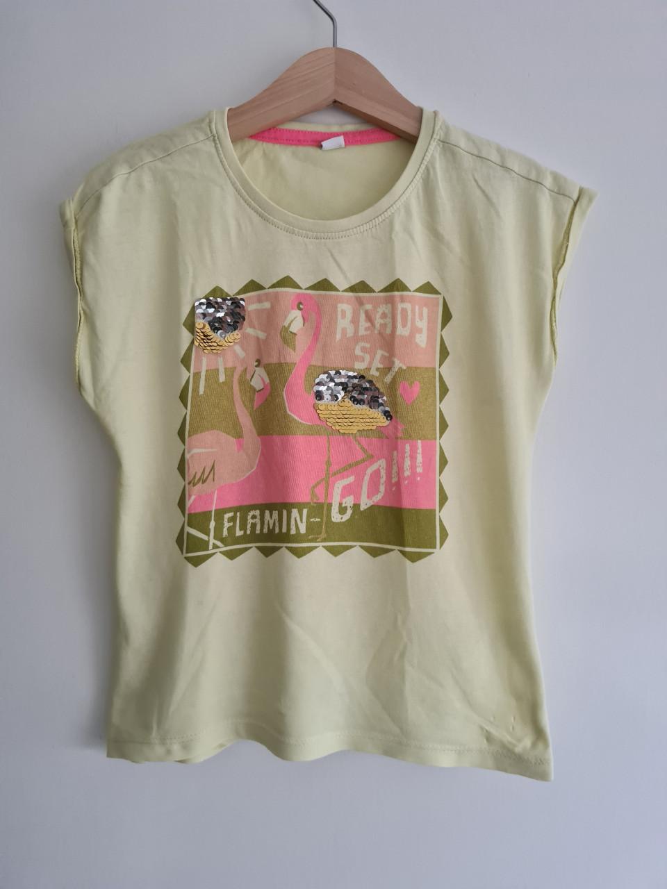 Licht geel shirt met flamingo's  Mt 122-128