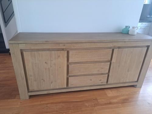 Dressoir en eettafel