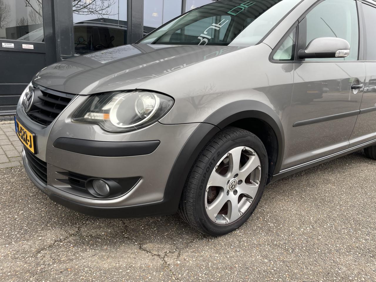 VOLKSWAGEN TOURAN 1.4 CROSS AUTOMAAT