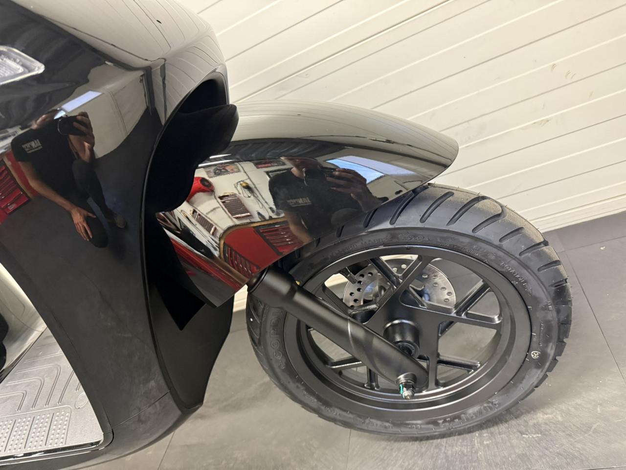 Yadea Owin – 25/45 km/u – Stijlvolle E-Scooter – €2.198,-