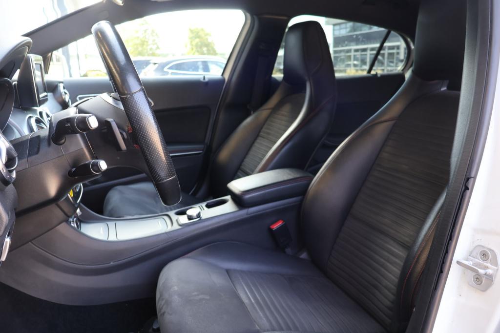 Mercedes-Benz Gla-klasse 200 ambition amg 157 pk i automaat i stoelverwarmi