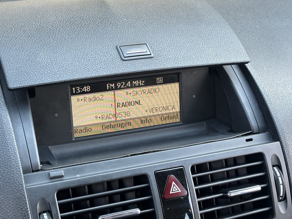 Mercedes-Benz C-Klasse 180 k elegance l stoelverwarming l trekhaak l alarm 