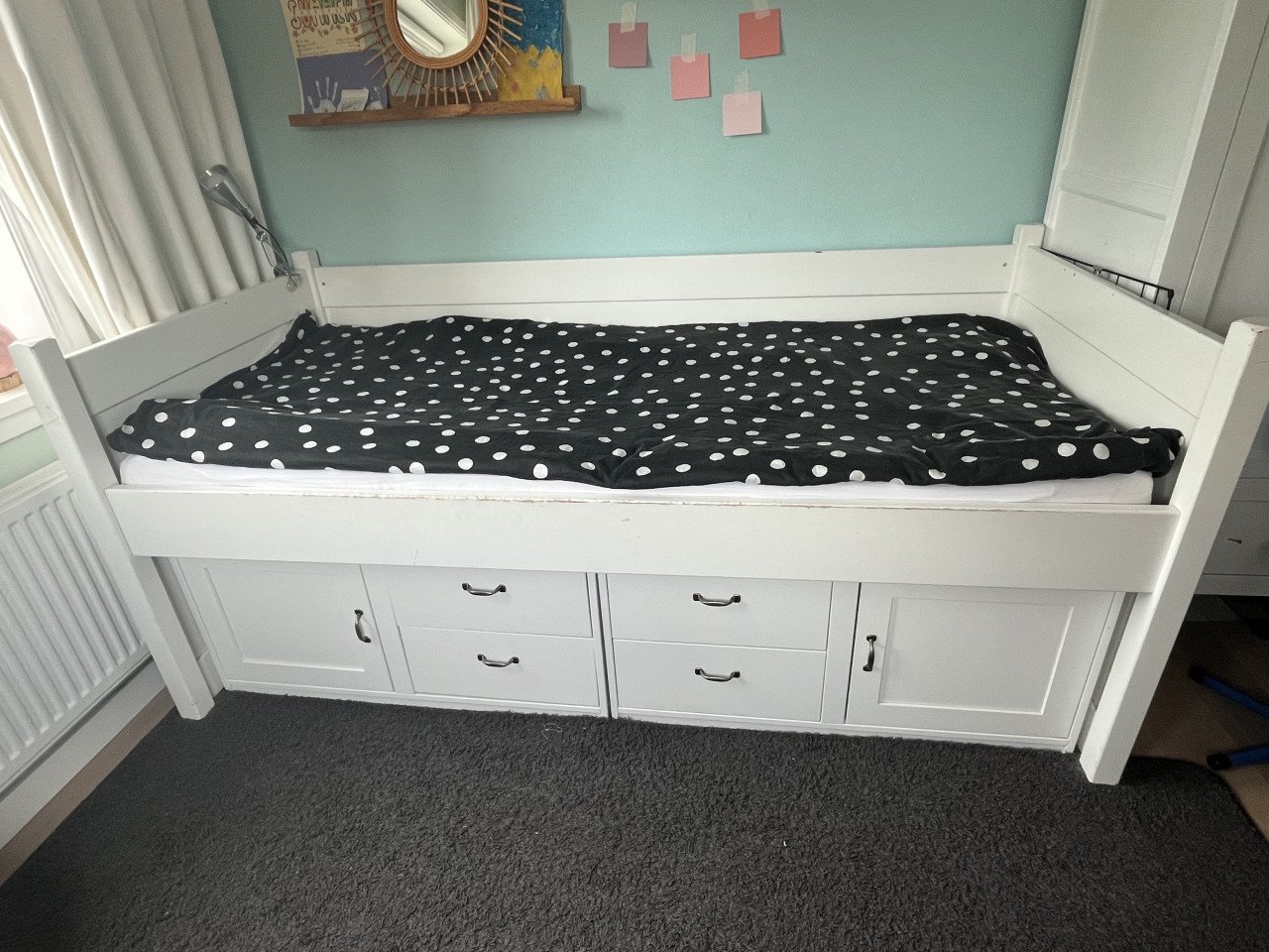 Bed met opbergruimte