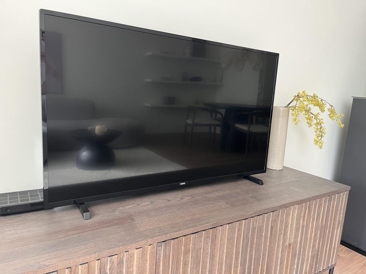 Philips 43 inch LCD TV (incl Chromecast)